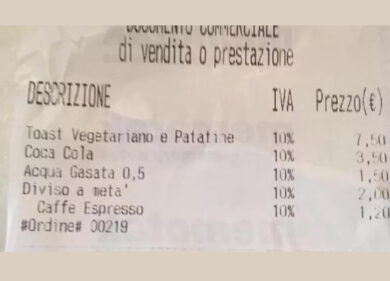 “Ci hanno fatto pagare 2 euro per dividere un toast a metà”: denuncia choc