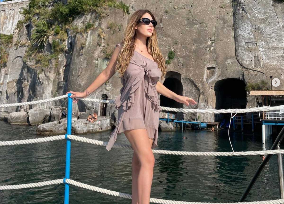 L’influencer esplosiva sfida l’Himalaya: chi è Giulia, modella a 6300 metri L’influencer esplosiva sfida l’Himalaya: chi è Giulia, modella a 6300 metri