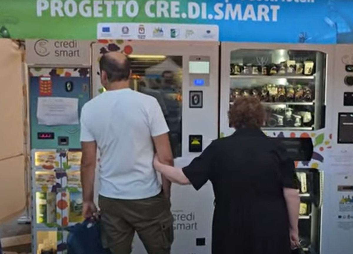 Ecco il primo distributore di prodotti pugliesi. Addio ai “cibi spazzatura” Ecco il primo distributore di prodotti pugliesi. Addio ai “cibi spazzatura”