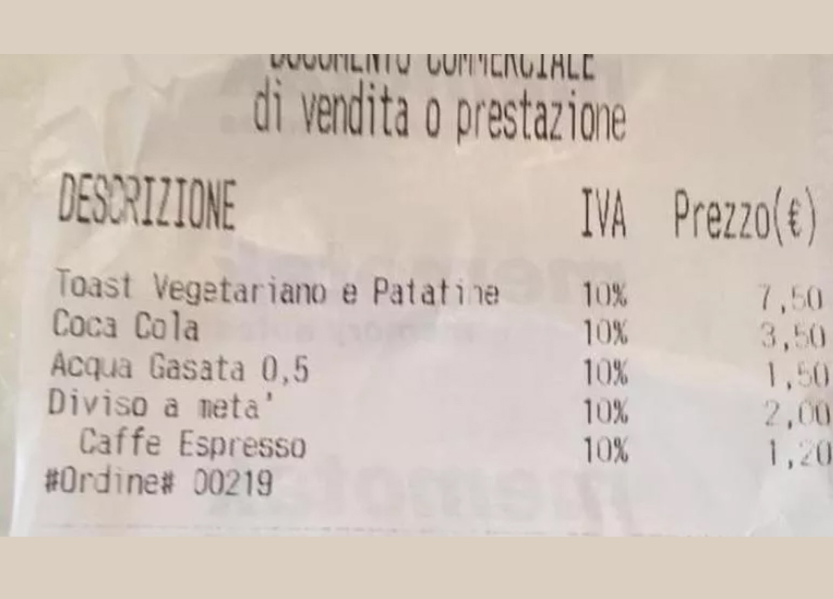Due euro in più per tagliare il toast. La proprietaria: “Il lavoro si paga”