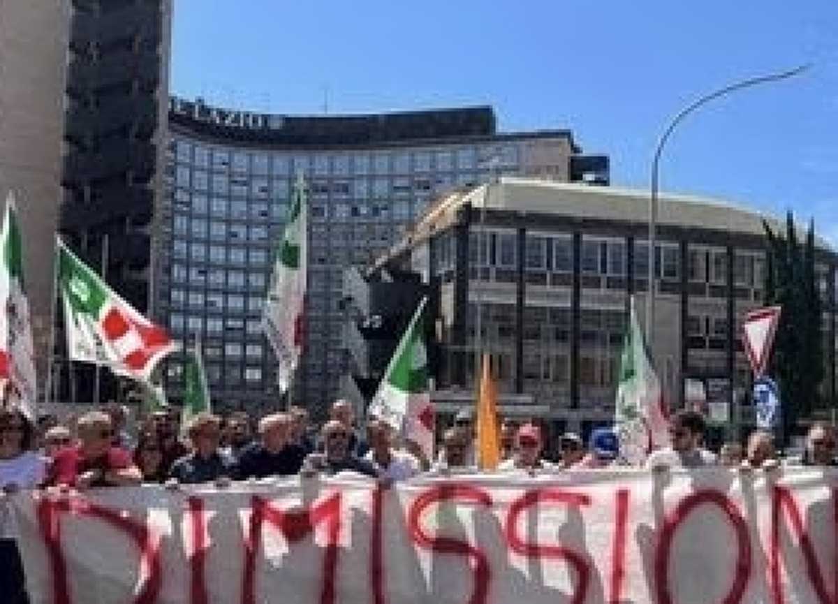 Caso De Angelis, il Pd romano in sit-in alla Regione Lazio chiede “dimissioni”