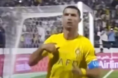 Cristiano Ronaldo si fa il segno della croce ma in Arabia è proibito. Caos!