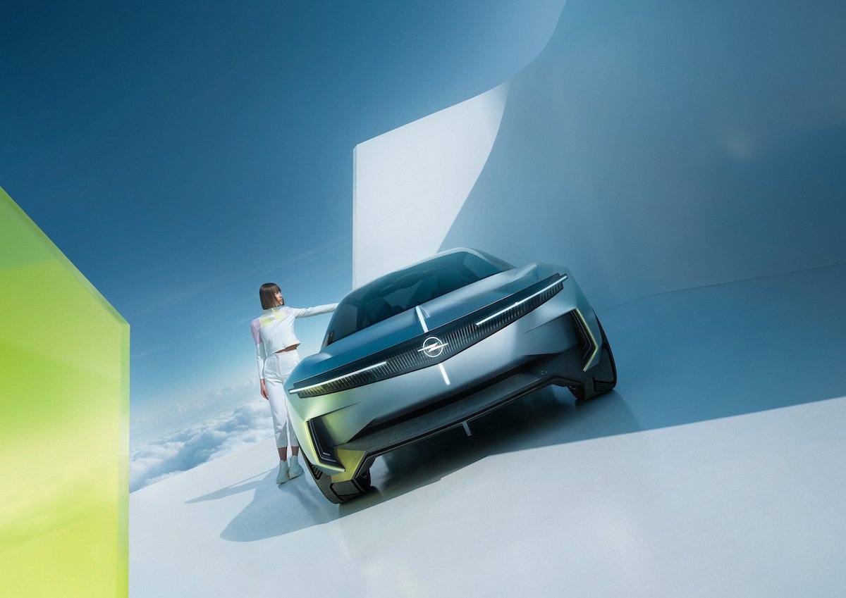 Opel svela il futuro con il concept Experimental Opel svela il futuro con il concept Experimental