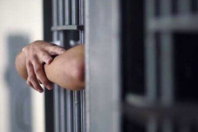 Detenuta si lascia morire di fame in carcere. “Voleva vedere la figlia”