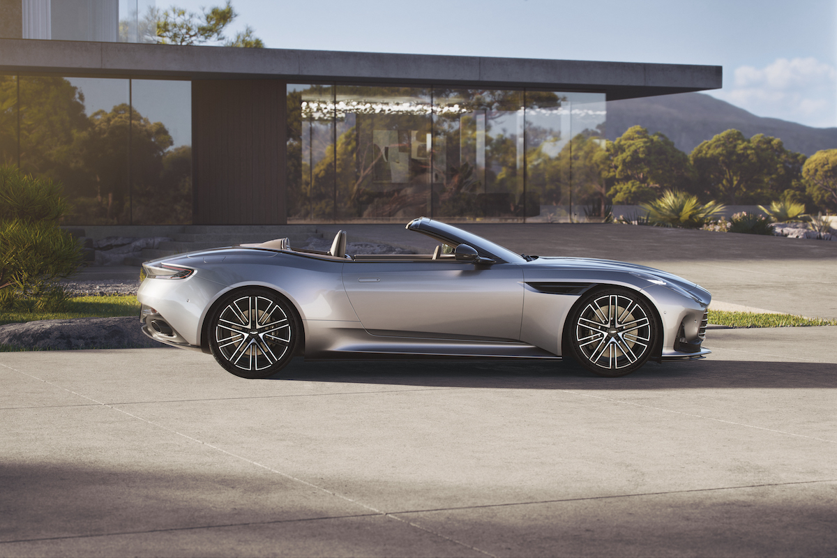 Alla Monterey Car Week  Aston Martin svela la nuova DB12 Volante