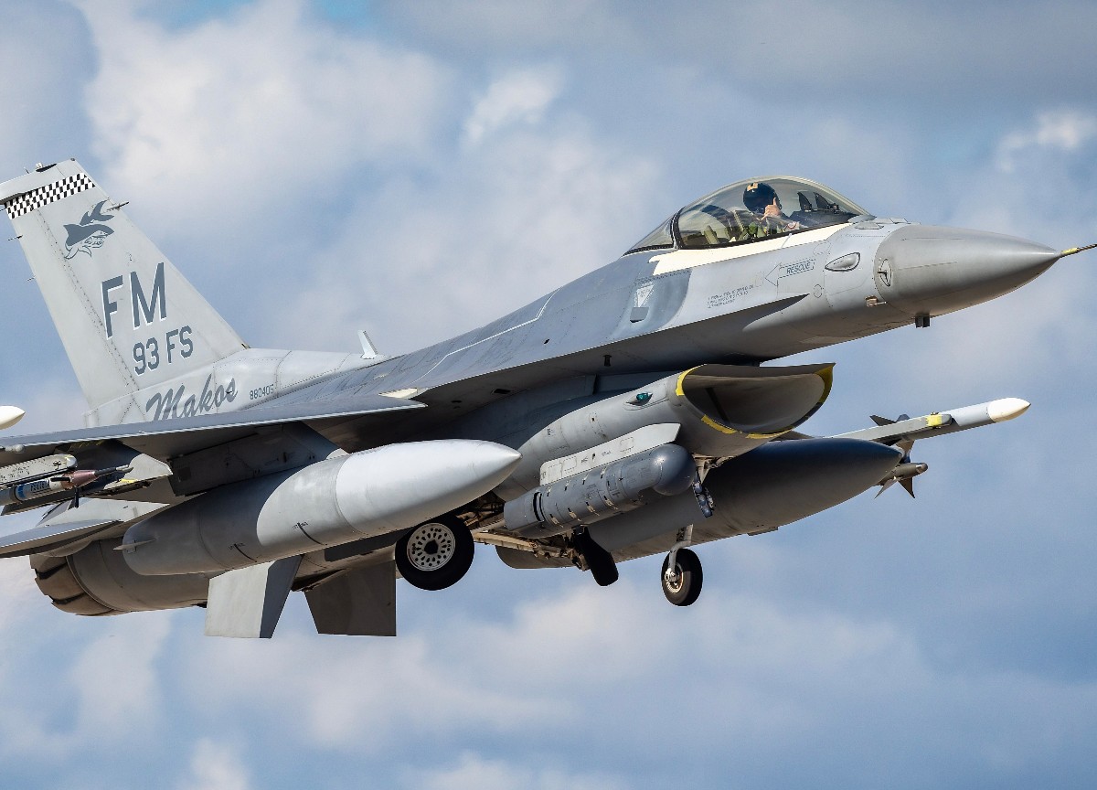 Nato, Jet britannici “scacciano” bombardieri russi che sorvolano la Scozia Nato, Jet britannici “scacciano” bombardieri russi che sorvolano la Scozia