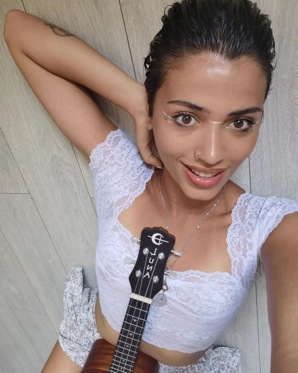 A Rainews24 non sanno più l’italiano. Il clamoroso caso dell’intervista alla cantante Moà A Rainews24 non sanno più l’italiano. Il clamoroso caso dell’intervista alla cantante Moà