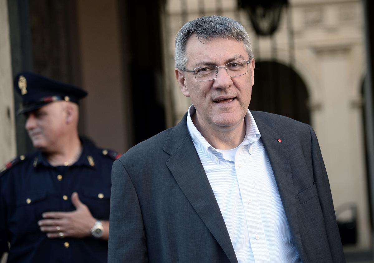 Salario minimo, Landini: “Il governo esca dai resort, c’è chi fa la fame”
