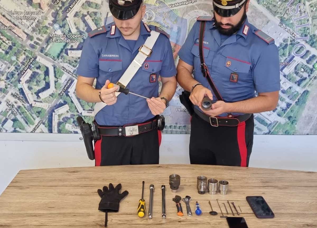 Roma, presi i tre uomini d’oro: ladri capaci di far saltare le serrature Roma, presi i tre uomini d’oro: ladri capaci di far saltare le serrature