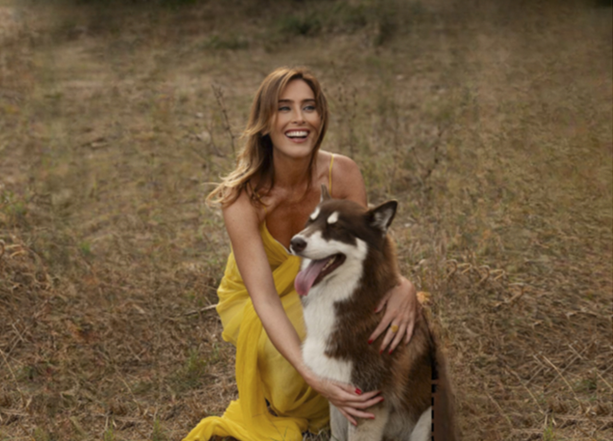 Maria Elena Boschi, foto col cane, ma esagera coi filtri: web scatenato Maria Elena Boschi, foto col cane, ma esagera coi filtri: web scatenato