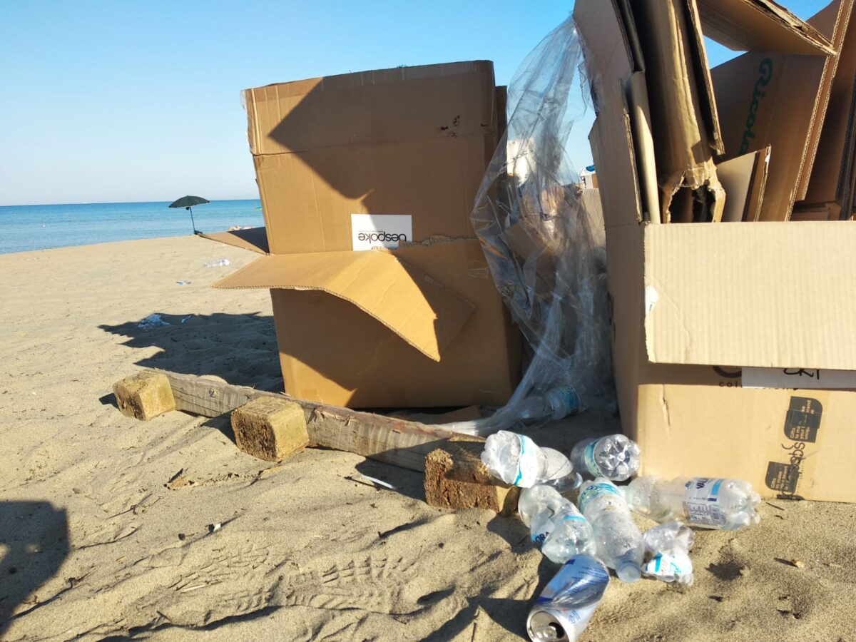 Galleria foto 'SummerTour RadioDeejay, tra cicche di sigarette accese in pineta e spazzatura' - foto 35