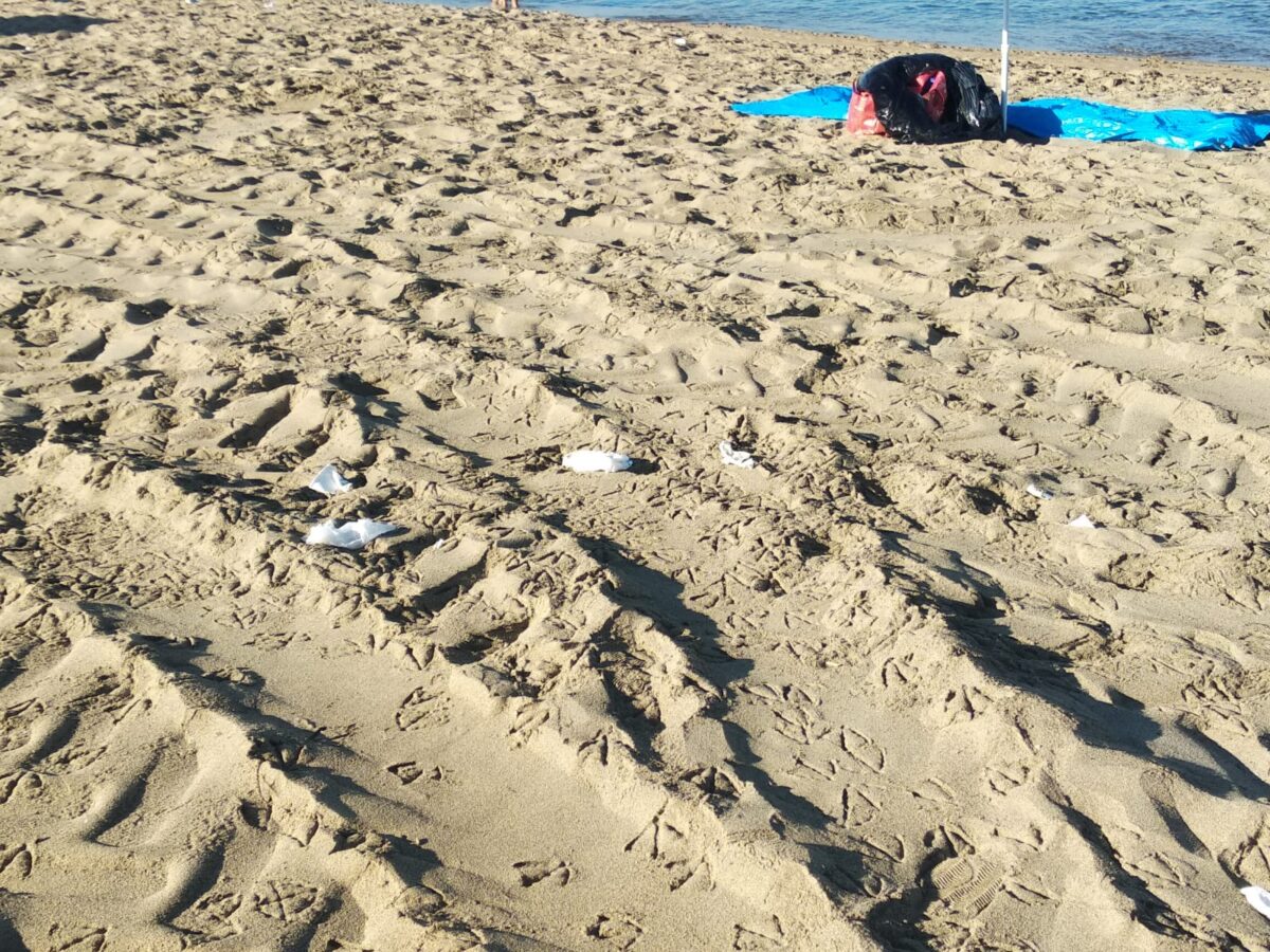 Galleria foto 'SummerTour RadioDeejay, tra cicche di sigarette accese in pineta e spazzatura' - foto 39