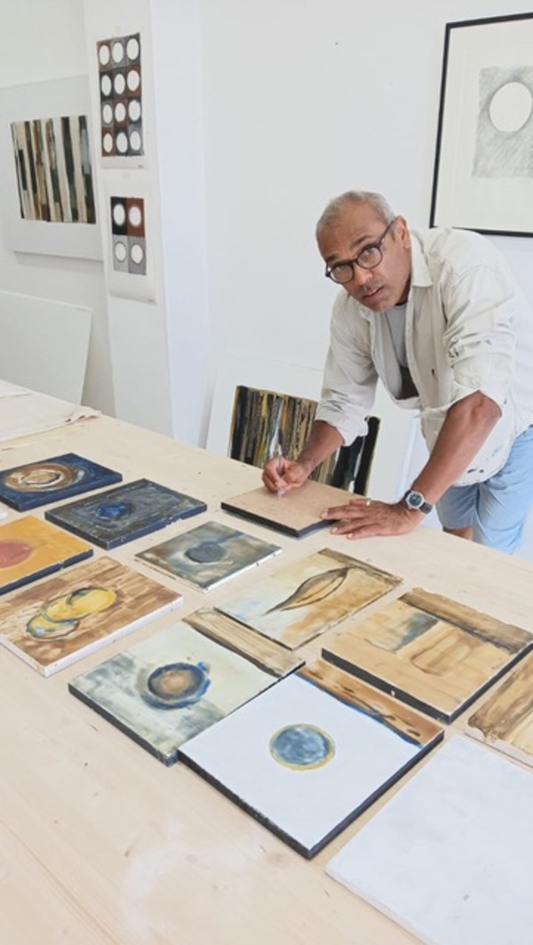 Arte, sbarca a Ceglie Messapica la prima mostra in Italia di Sudesh Prasad Arte, sbarca a Ceglie Messapica la prima mostra in Italia di Sudesh Prasad