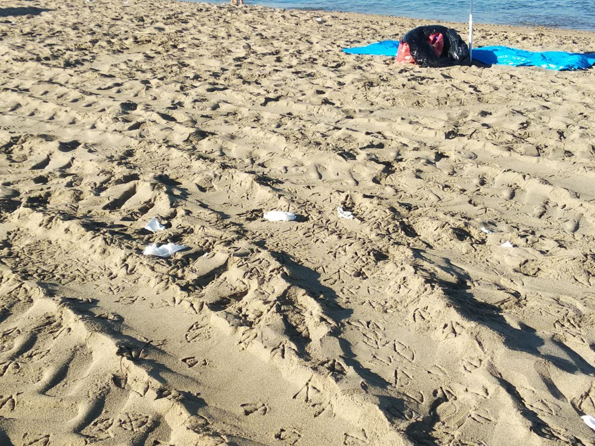 SummerTour RadioDeejay, tra cicche di sigarette accese in pineta e spazzatura