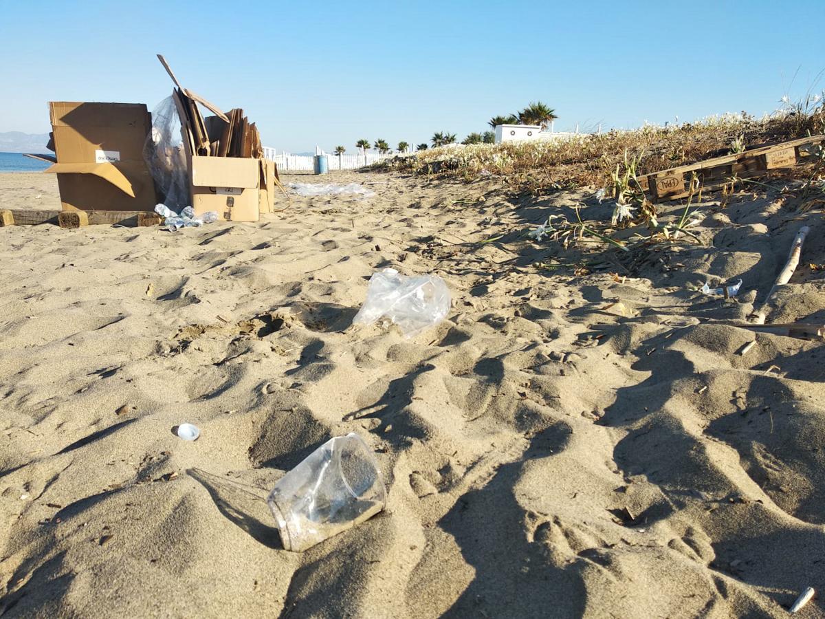 SummerTour RadioDeejay, tra cicche di sigarette accese in pineta e spazzatura