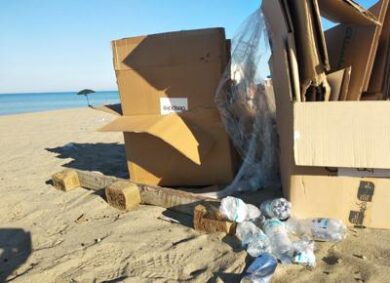 SummerTour RadioDeejay, tra cicche di sigarette accese in pineta e spazzatura