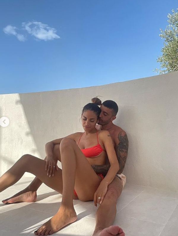 Elodie, reggiseno nero esplosivo: sensualità a mille! Iannone e quella sliding doors…