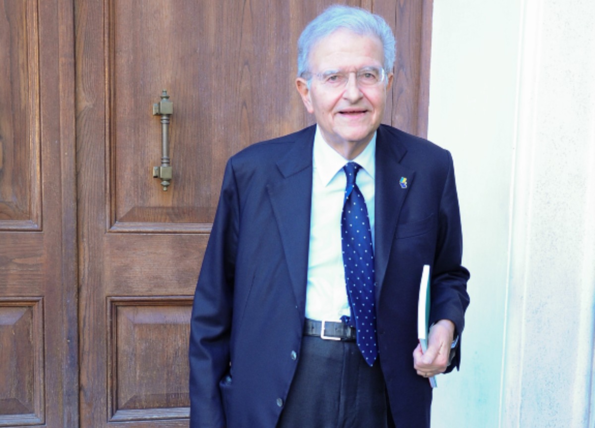 “Il Generale Vannacci va recuperato. Persone come lui se ne contano poche” “Il Generale Vannacci va recuperato. Persone come lui se ne contano poche”
