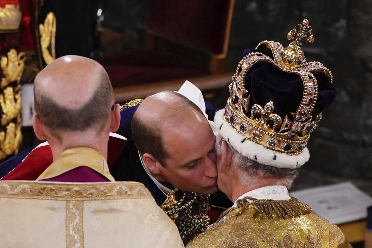 Regno Unito, clamoroso: Carlo si è già stancato di fare il re. Vuole abdicare Regno Unito, clamoroso: Carlo si è già stancato di fare il re. Vuole abdicare