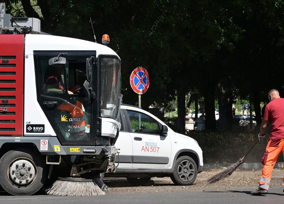 Roma, operazione scuole pulite. Ama in azione in 950 plessi scolastici