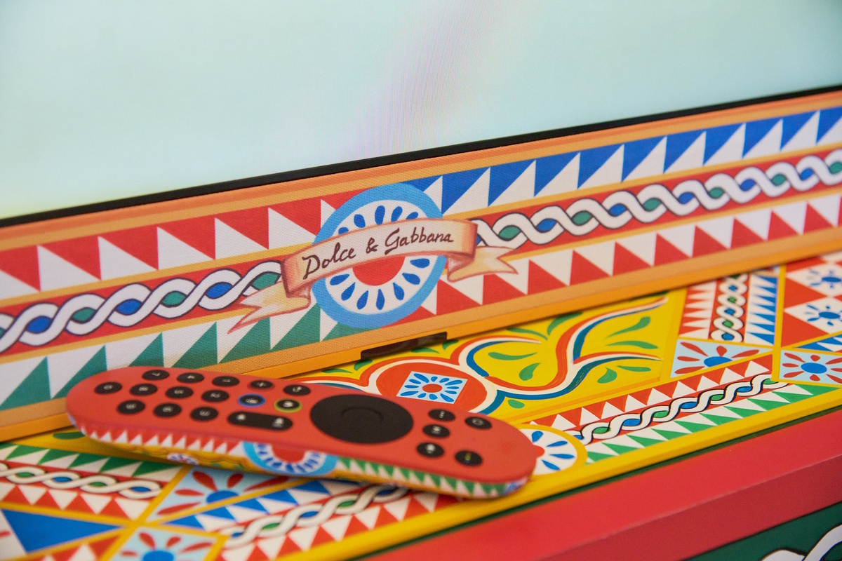 Sky, con Dolce & Gabbana per l’edizione limitata di Sky Glass