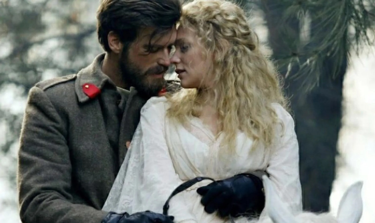 Ascolti tv, un domenica di fiction. Canale 5 batte Rai1 Ascolti tv, un domenica di fiction. Canale 5 batte Rai1