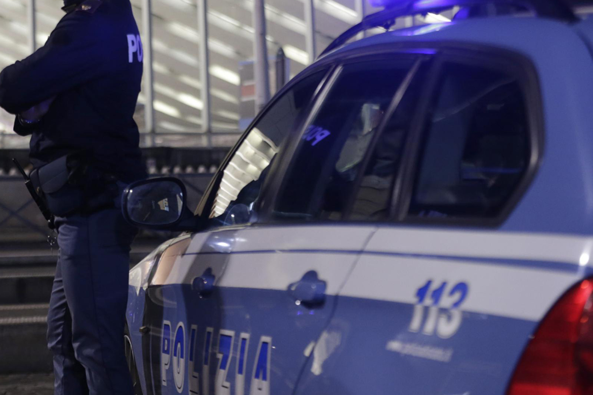 Genova, presa a sassate nei giardini. Una donna di 61 anni è in coma Genova, presa a sassate nei giardini. Una donna di 61 anni è in coma