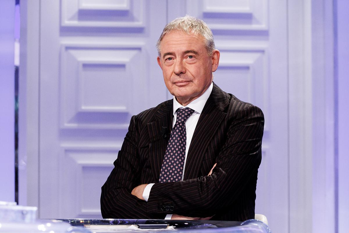 Urso ufficializza il passo indietro: “Extraprofitti? Basta con misure simili” Urso ufficializza il passo indietro: “Extraprofitti? Basta con misure simili”