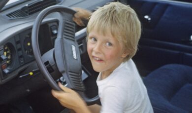 Bolzano, bambino eroe salva il padre colpito da infarto alla guida