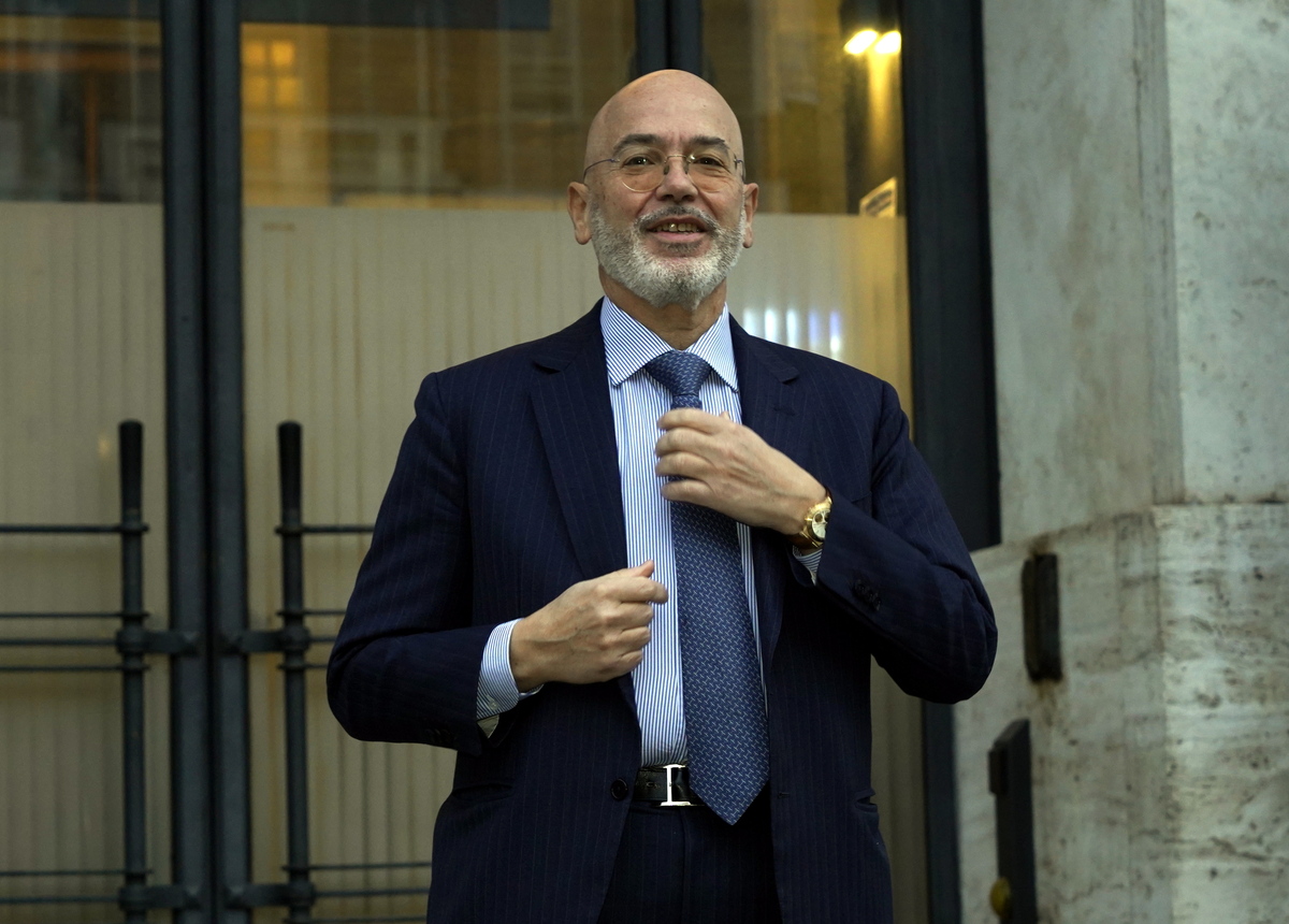 Segre vuole denunciare Seymandi: “Bugie sullo zaffiro. Chiedo scuse pubbliche”