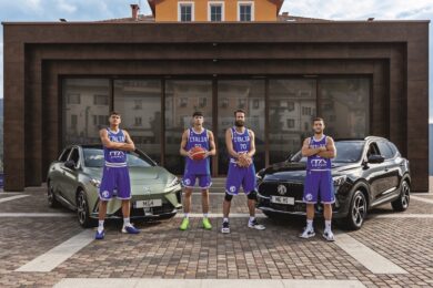 MG4 Electric, arrivano le nuove  XPOWER AWD e TROPHY Extended range