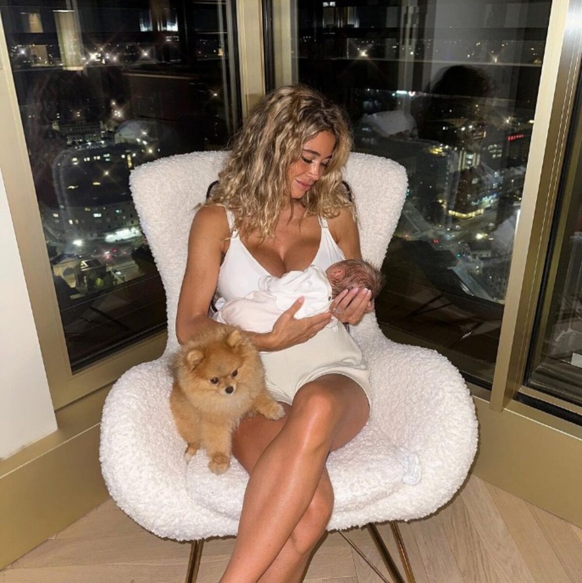 Diletta Leotta, le prime immagini fuori dall’ospedale dopo il parto – FOTO