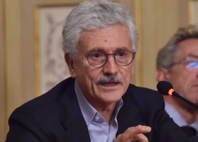 Armi Colombia, D’Alema: cinque colpi di pistola all’uomo che trattava con lui