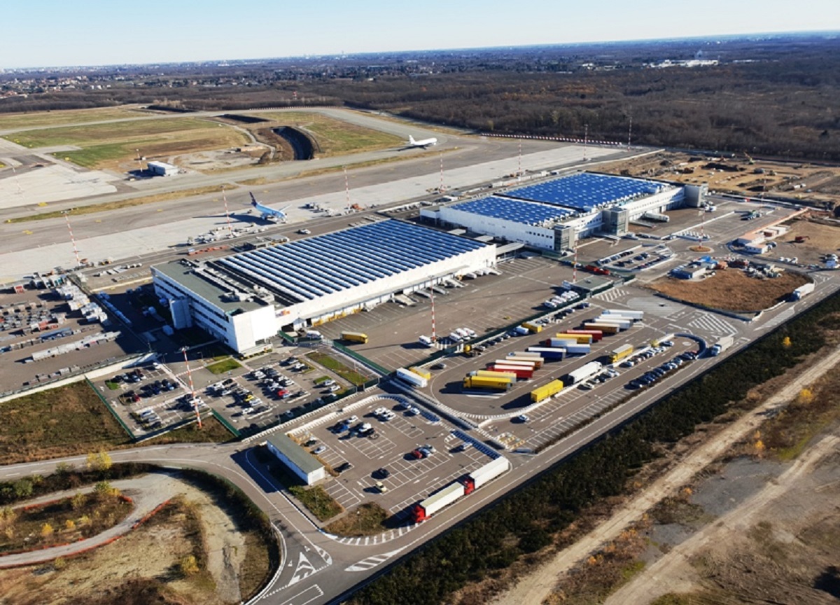 Procacciava documenti falsi: fermato a Malpensa Procacciava documenti falsi: fermato a Malpensa