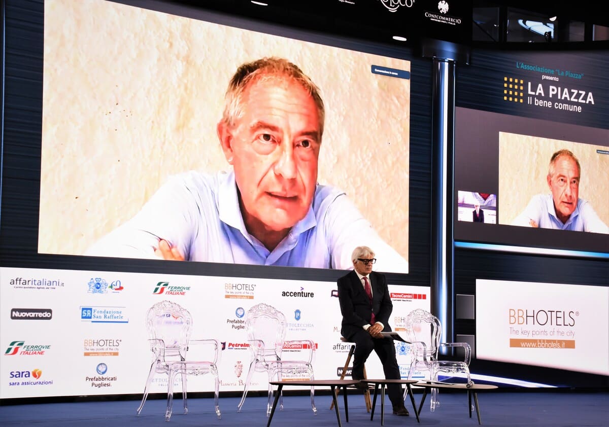 Carburanti, Urso a La Piazza: “Accise? Servono a finanziare il taglio cuneo” Carburanti, Urso a La Piazza: “Accise? Servono a finanziare il taglio cuneo”