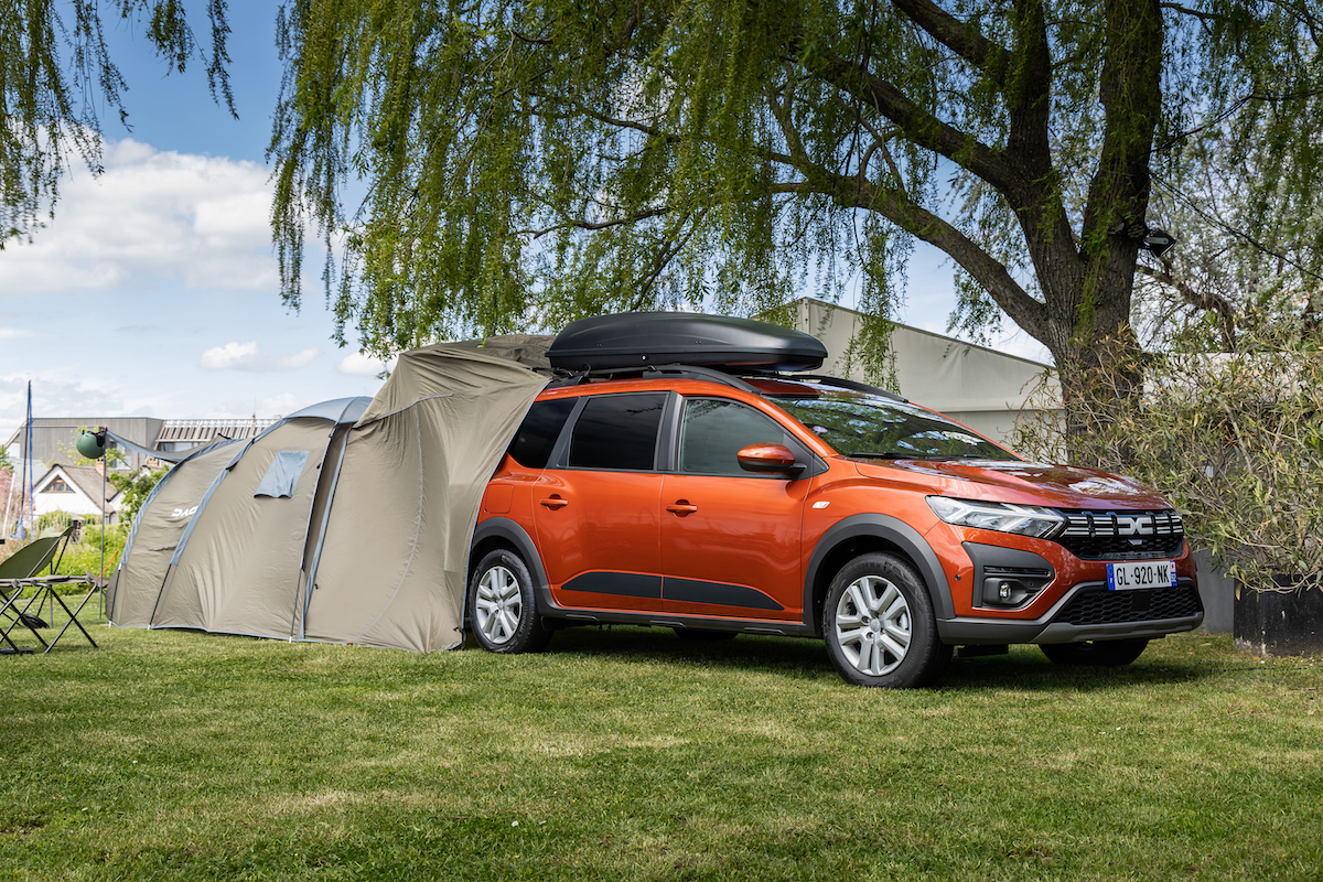 Dacia Jogger, con il pack-sleep per vivere in piena libertà il mondo outdoor Dacia Jogger, con il pack-sleep per vivere in piena libertà il mondo outdoor