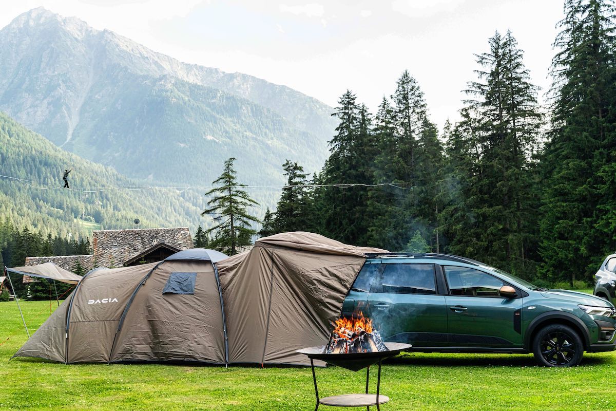 Dacia Jogger, con il pack-sleep per vivere in piena libertà il mondo outdoor Dacia Jogger, con il pack-sleep per vivere in piena libertà il mondo outdoor