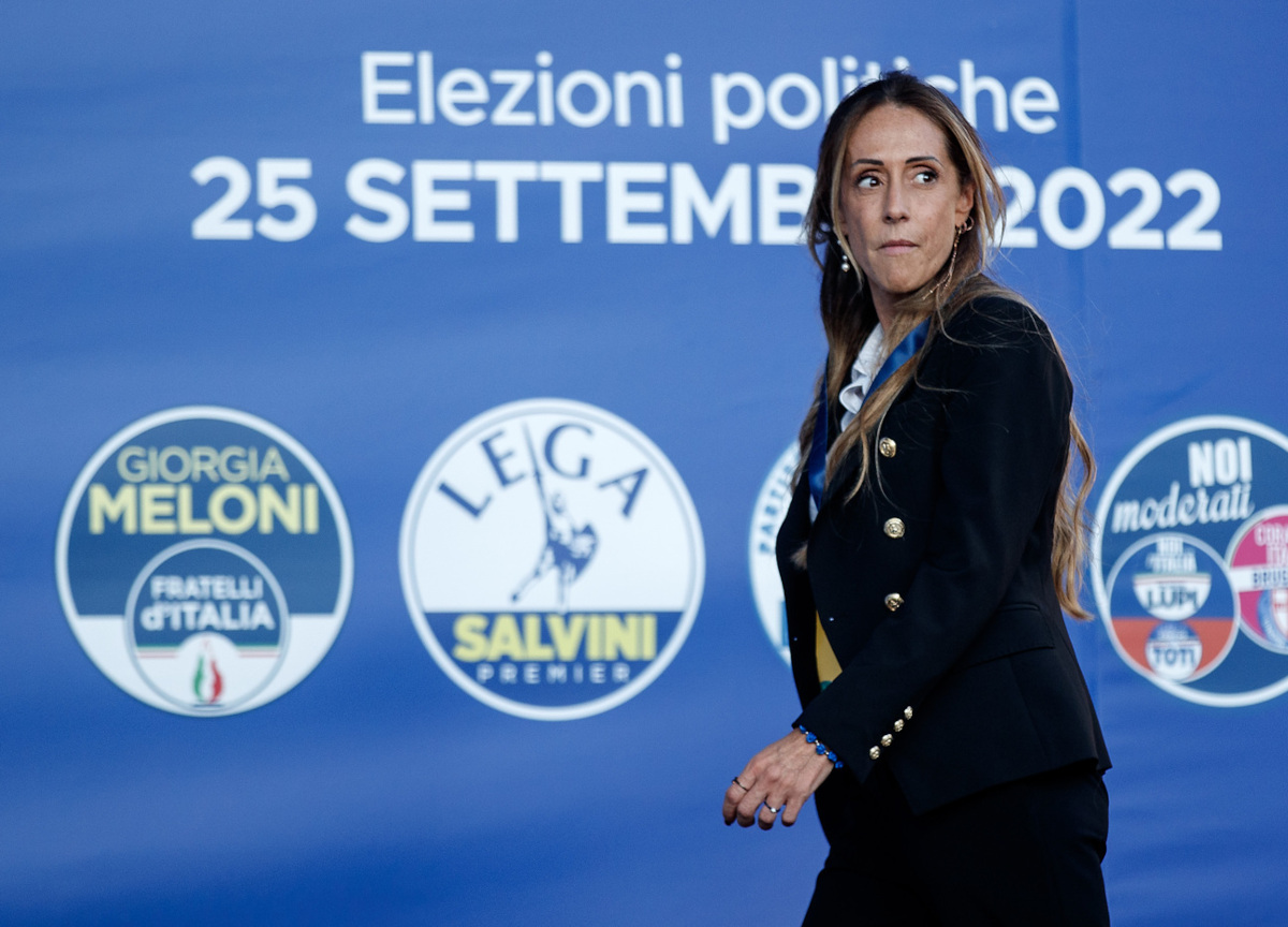 FdI, Arianna Meloni allo scoperto. Dai consigli di Giorgia alle presunte corna