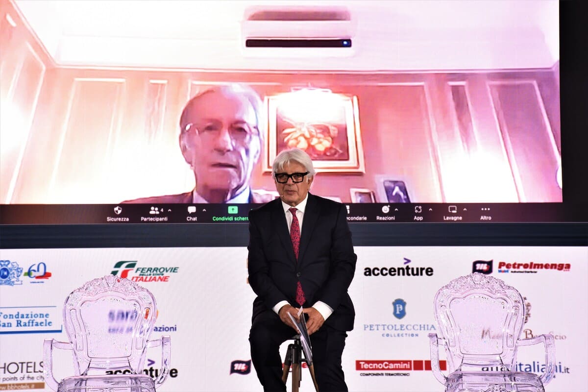 La Piazza, chi c’era e chi no negli scatti di un famoso fotografo