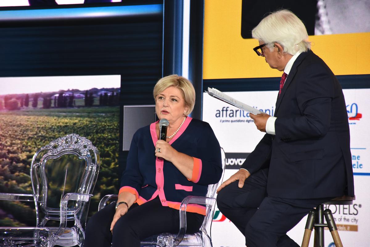 La Piazza, chi c’era e chi no negli scatti di un famoso fotografo