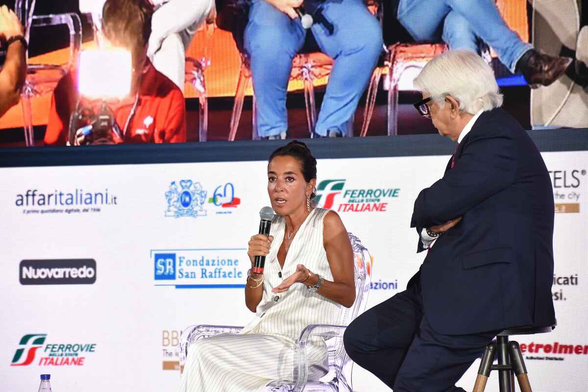 La Piazza, chi c’era e chi no negli scatti di un famoso fotografo