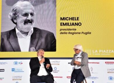 La Piazza, chi c’era e chi no negli scatti di un famoso fotografo