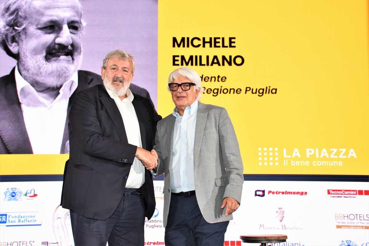 La Piazza, chi c’era e chi no negli scatti di un famoso fotografo