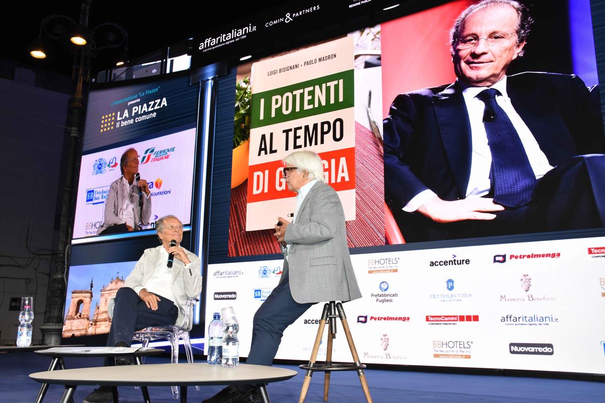 La Piazza, chi c’era e chi no negli scatti di un famoso fotografo