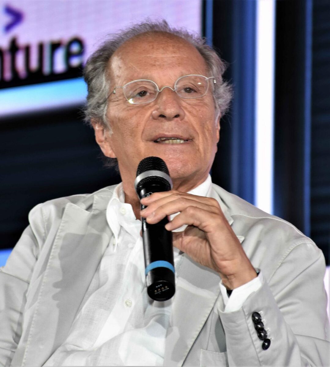 La Piazza, chi c’era e chi no negli scatti di un famoso fotografo