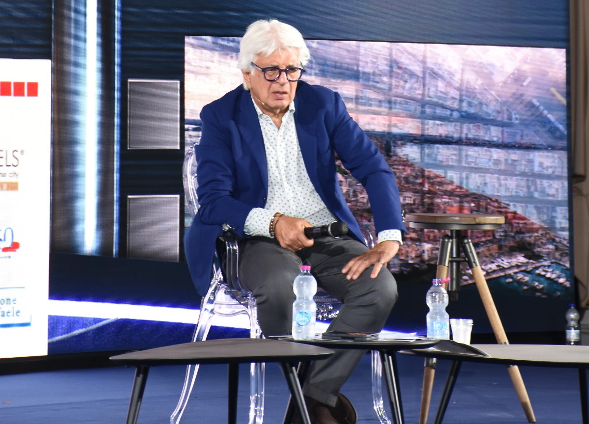 La Piazza, chi c’era e chi no negli scatti di un famoso fotografo