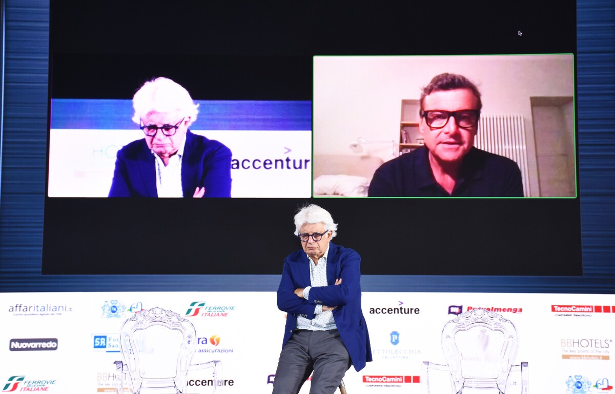 La Piazza, chi c’era e chi no negli scatti di un famoso fotografo