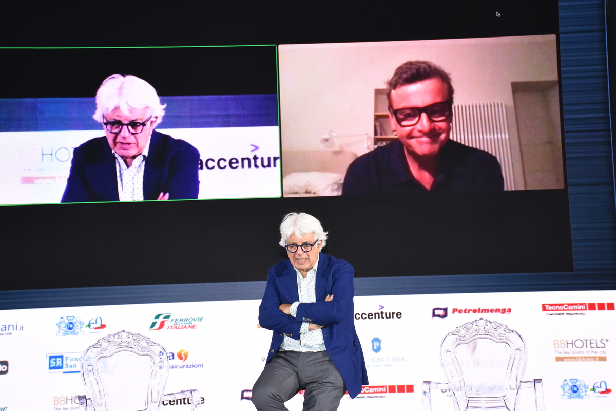 La Piazza, chi c’era e chi no negli scatti di un famoso fotografo