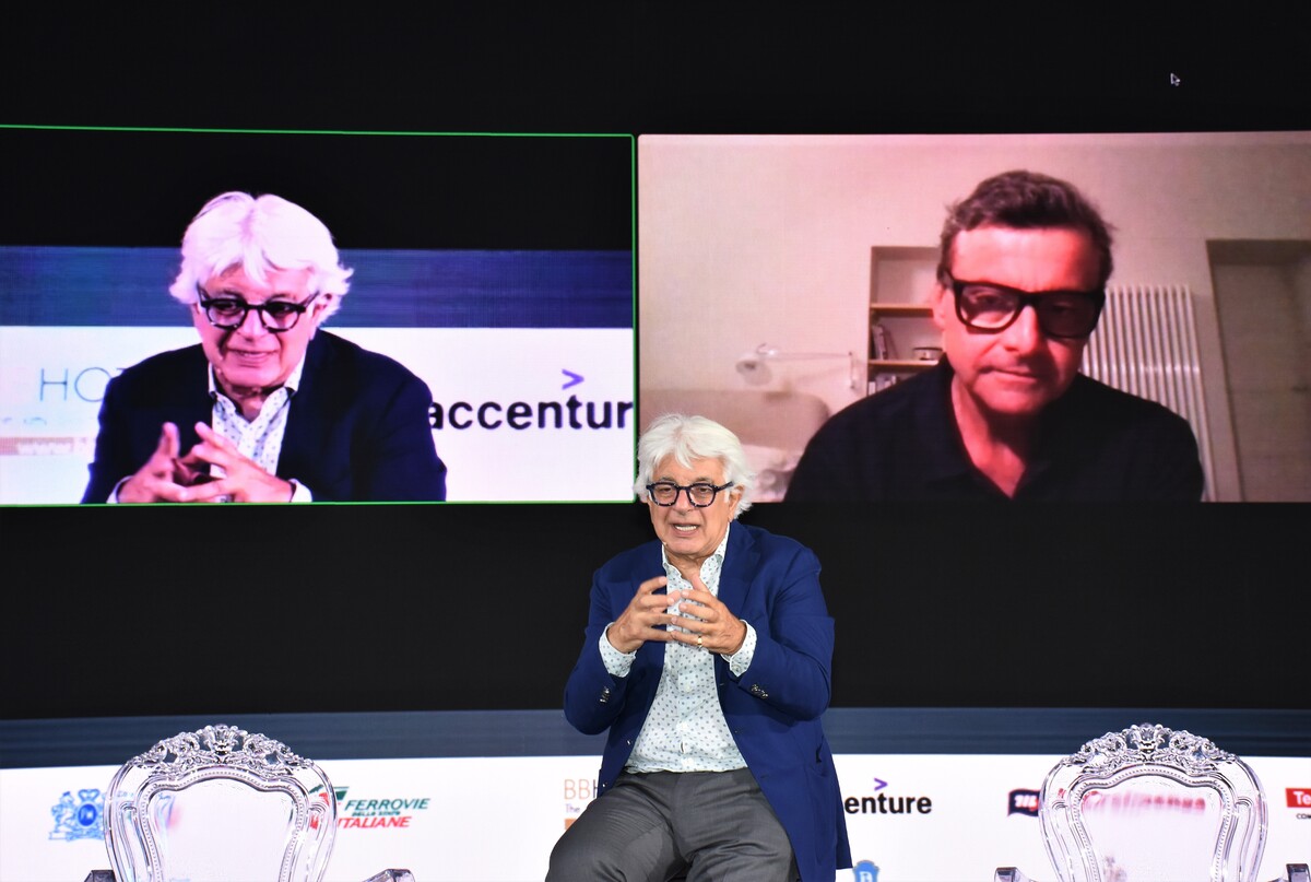 La Piazza, chi c’era e chi no negli scatti di un famoso fotografo