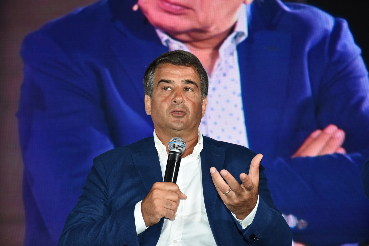 La Piazza, chi c’era e chi no negli scatti di un famoso fotografo